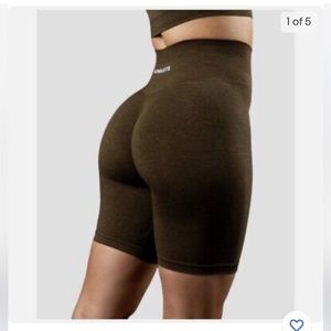 Alphalete Amplify Biker Short - Canteen